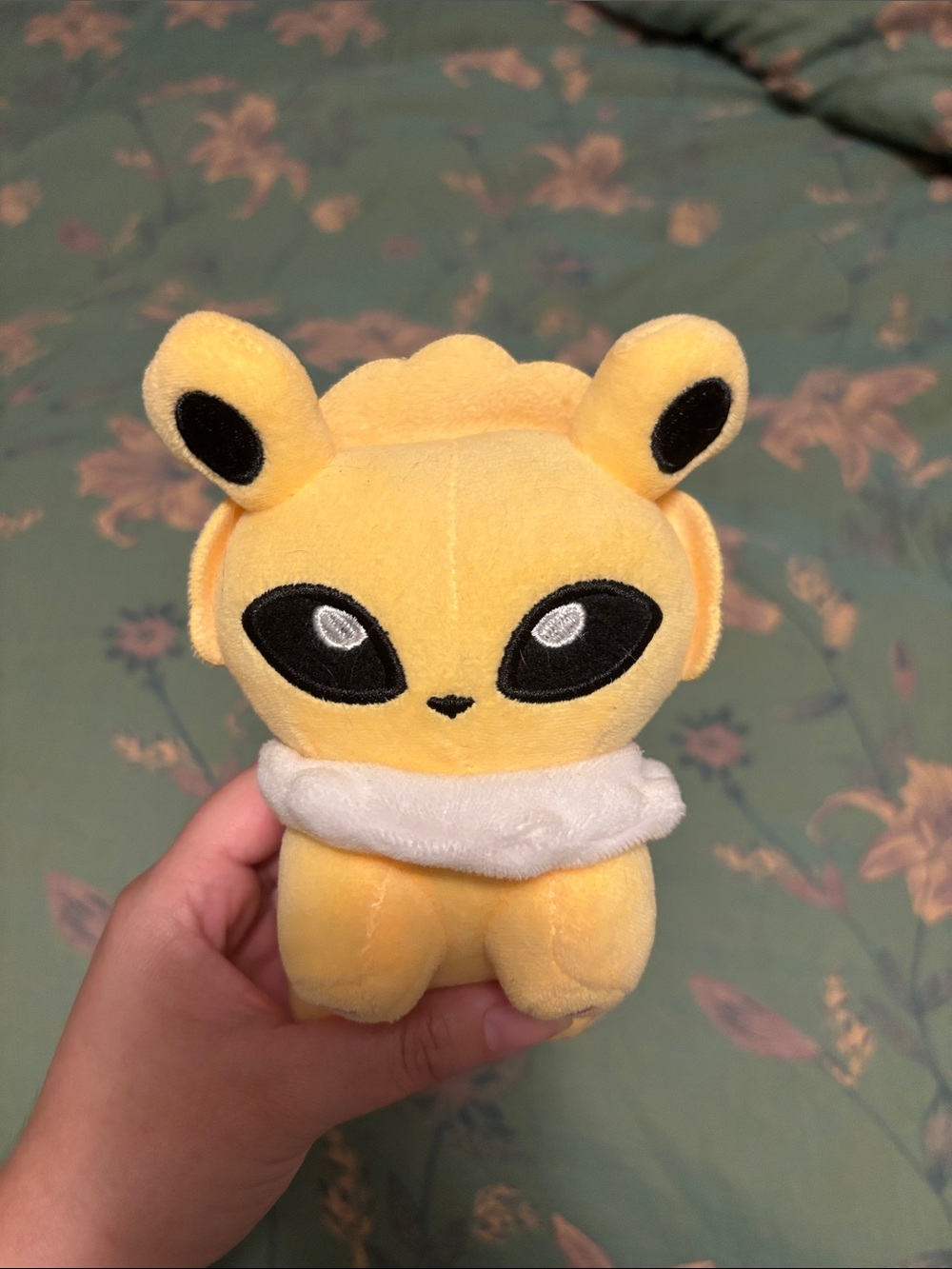 Pokemon Yellow Jolteon Plush with White Collar 2013
